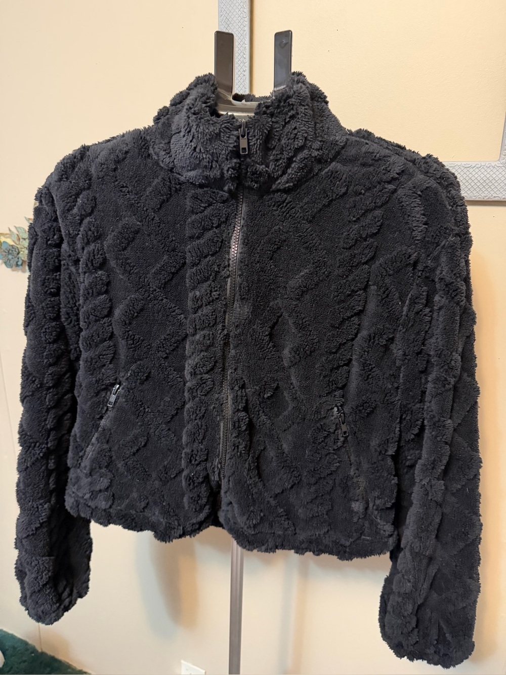 Halara Textured Fuzzy Fleece Cropped Full Zip Jacket Black - Small